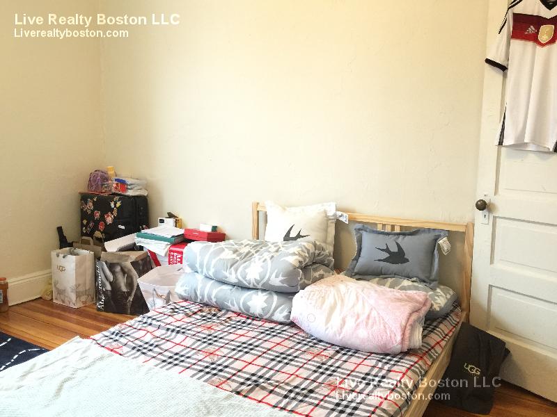 11 Mount Hood Rd, Brighton