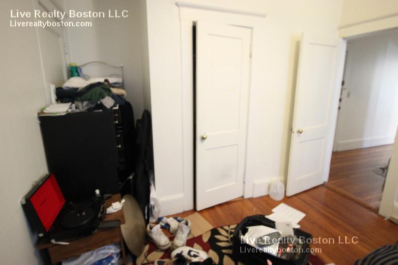 11 Scottfield Rd, Allston