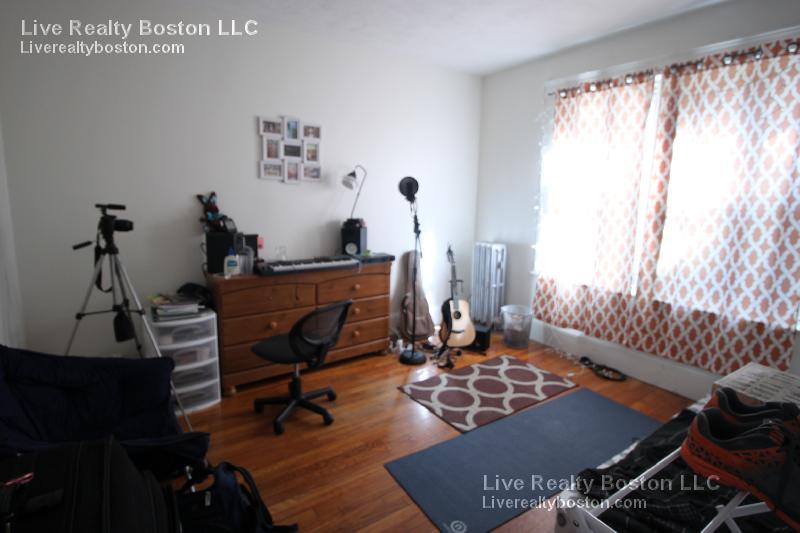 11 Scottfield Rd, Allston