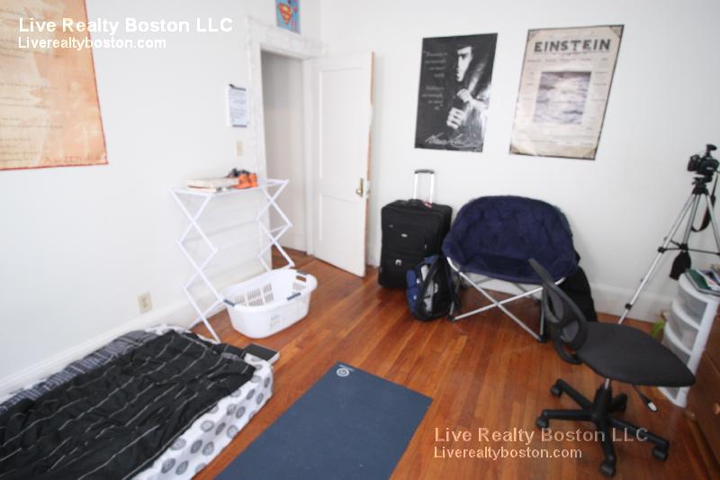 11 Scottfield Rd, Allston