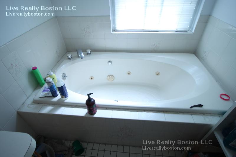 1426 Commonwealth Ave, Brighton