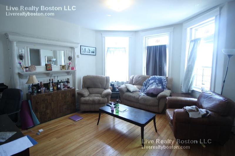 1426 Commonwealth Ave, Brighton