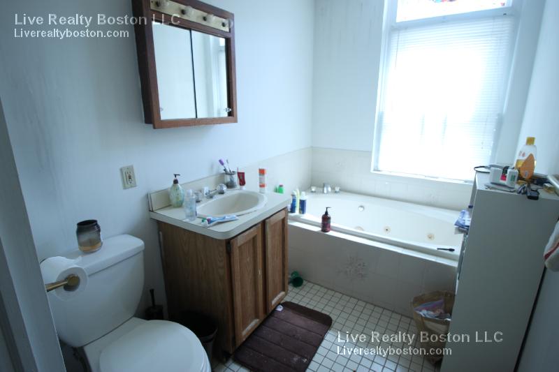 1426 Commonwealth Ave, Brighton