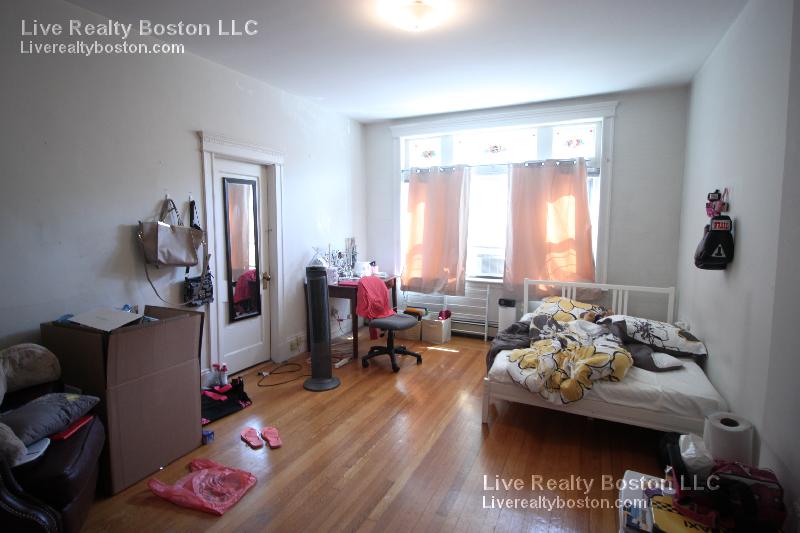 1426 Commonwealth Ave, Brighton