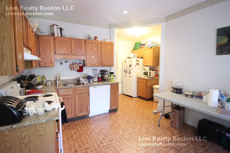 1426 Commonwealth Ave, Brighton