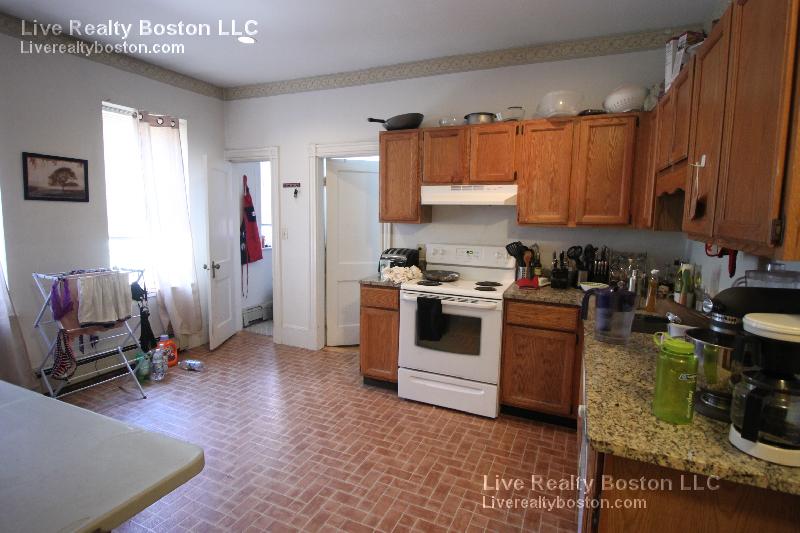 1426 Commonwealth Ave, Brighton