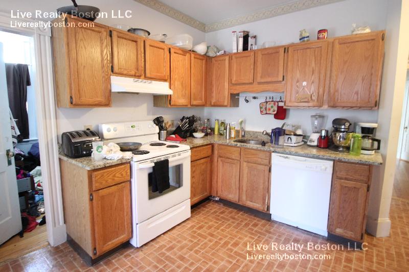 1426 Commonwealth Ave, Brighton