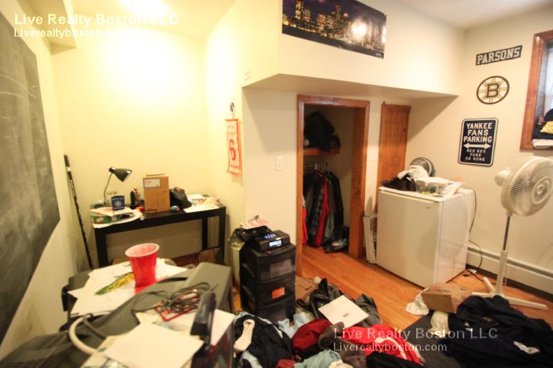 1422 Commonwealth Ave, Brighton