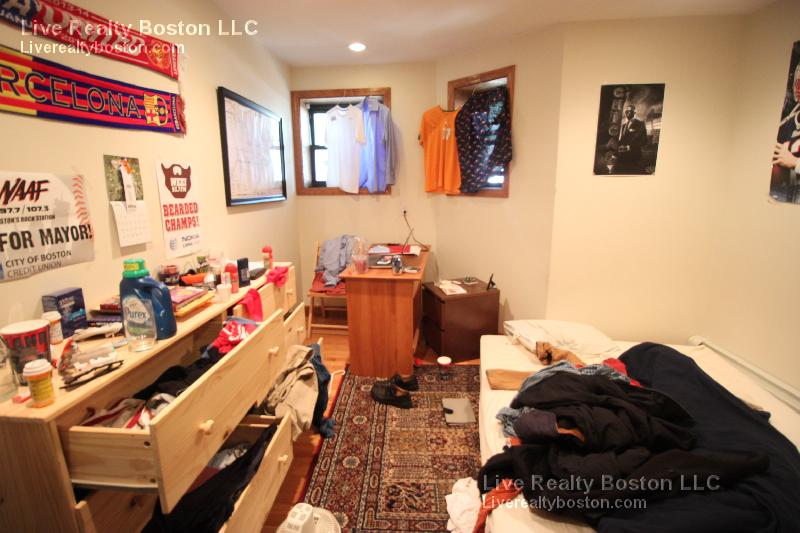 1422 Commonwealth Ave, Brighton