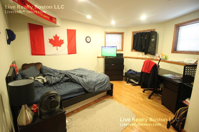 1422 Commonwealth Ave, Brighton