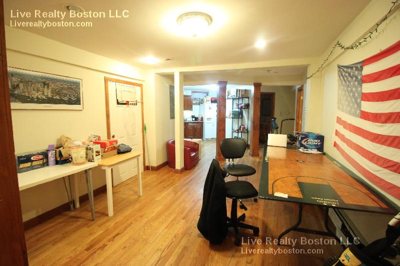 1422 Commonwealth Ave, Brighton