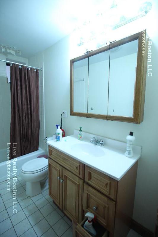 1422 Commonwealth Ave, Brighton