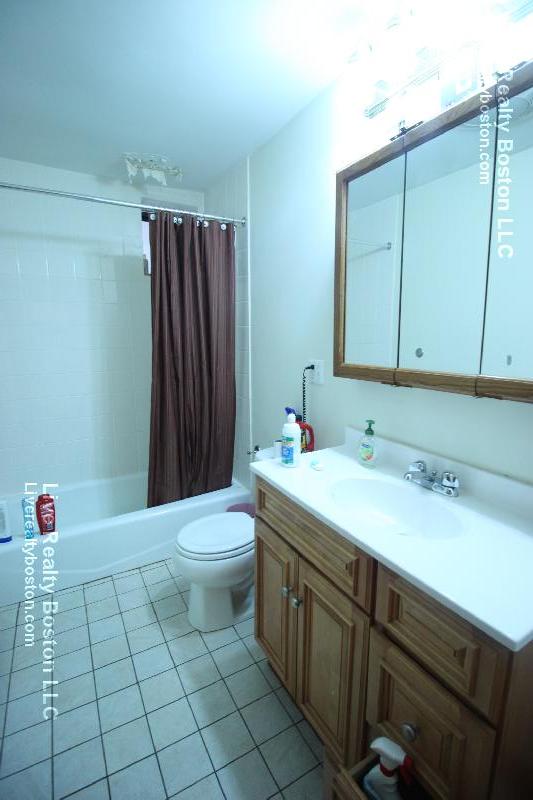 1422 Commonwealth Ave, Brighton