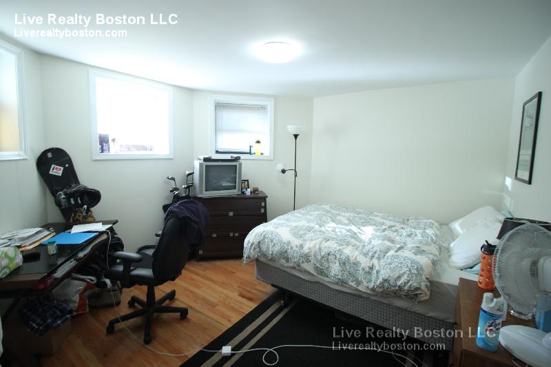 1426 Commonwealth Ave, Brighton