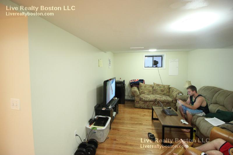 1426 Commonwealth Ave, Brighton