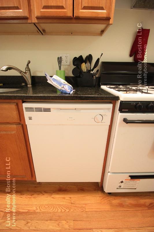 1426 Commonwealth Ave, Brighton