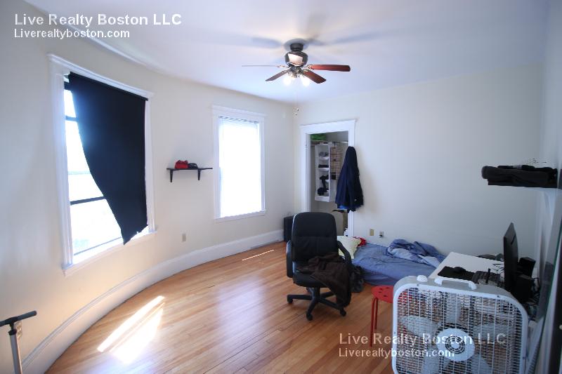 47 Gordon St, Allston