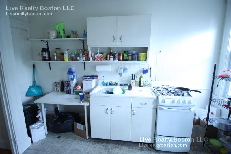 1634 Commonwealth, Brighton