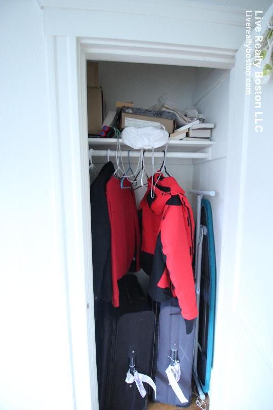 1634 Commonwealth, Brighton