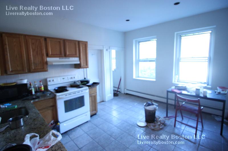 1426 Commonwealth Ave, Brighton