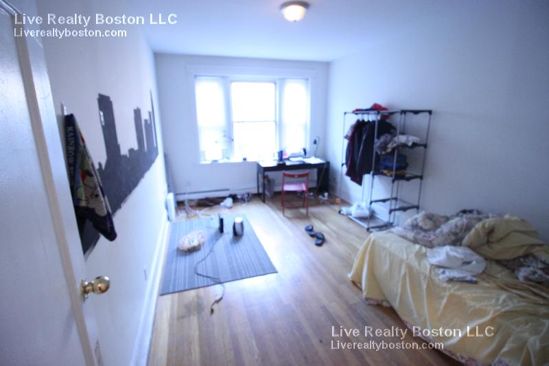 1426 Commonwealth Ave, Brighton