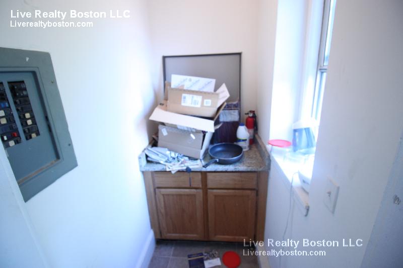 1426 Commonwealth Ave, Brighton