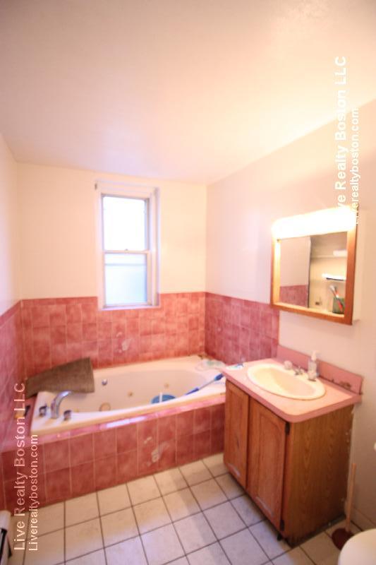 1426 Commonwealth Ave, Brighton