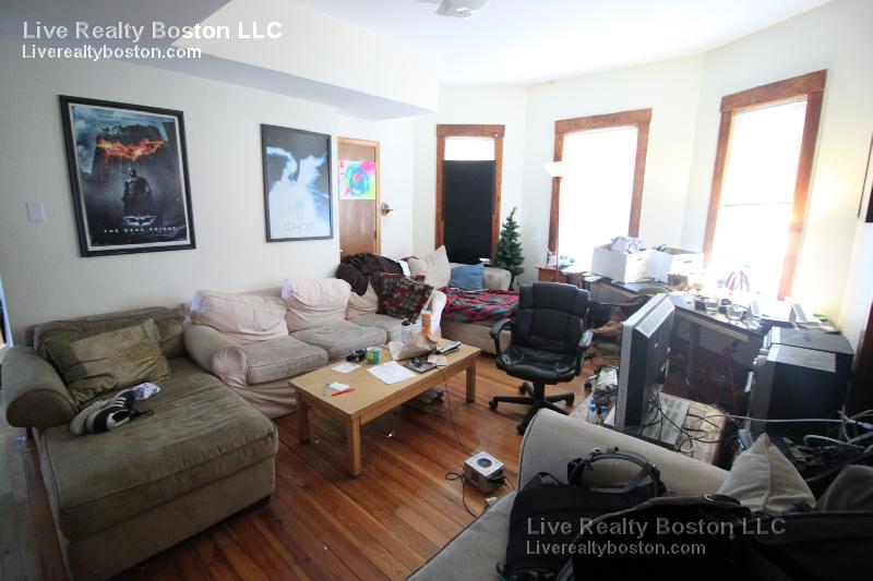 346 Faneuil St, Brighton