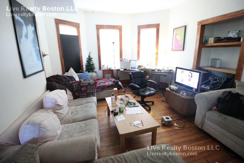 346 Faneuil St, Brighton