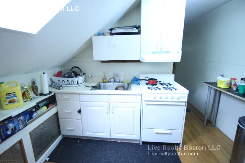 6 Webley St, Allston