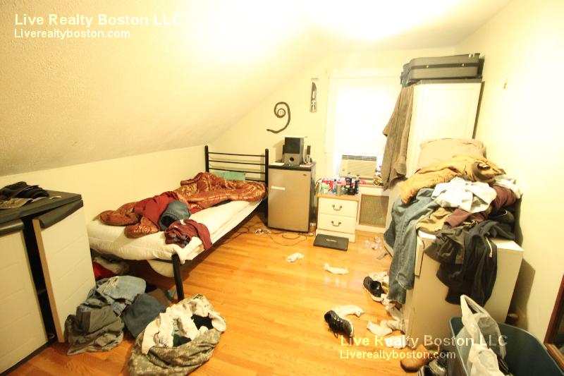 6 Webley St, Allston