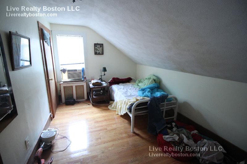 6 Webley St, Allston