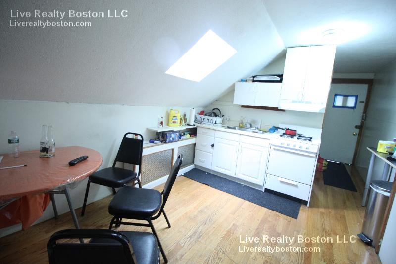 6 Webley St, Allston