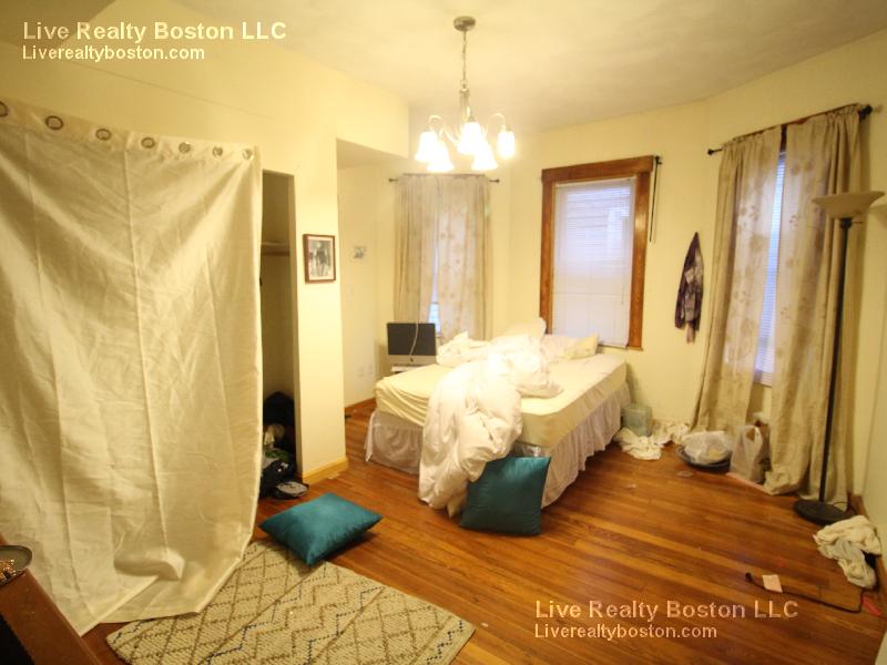 346 Faneuil St, Brighton