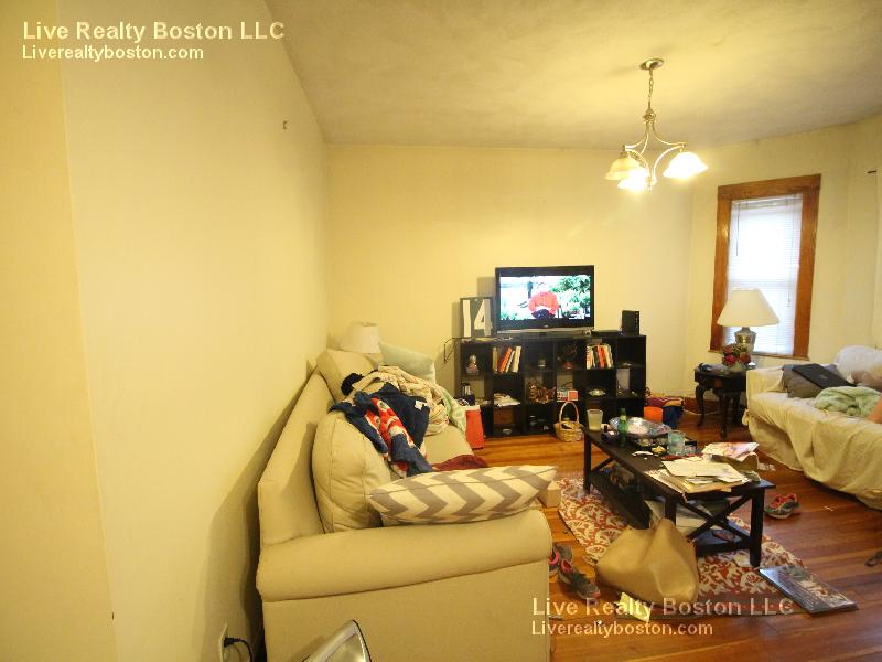 346 Faneuil St, Brighton