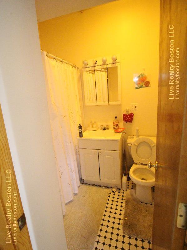 346 Faneuil St, Brighton