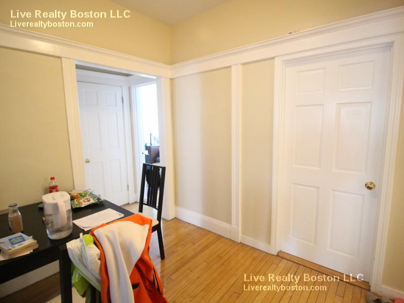 8 Farrington Ave, Allston