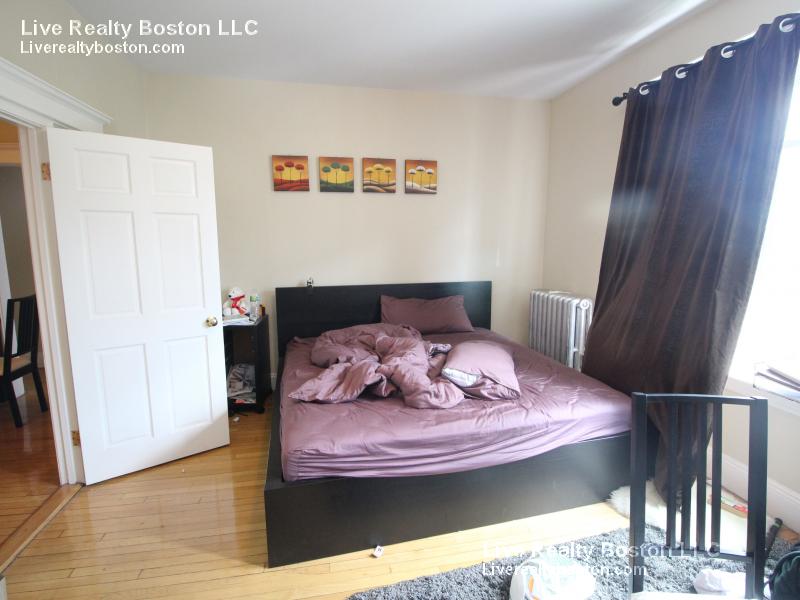 8 Farrington Ave, Allston