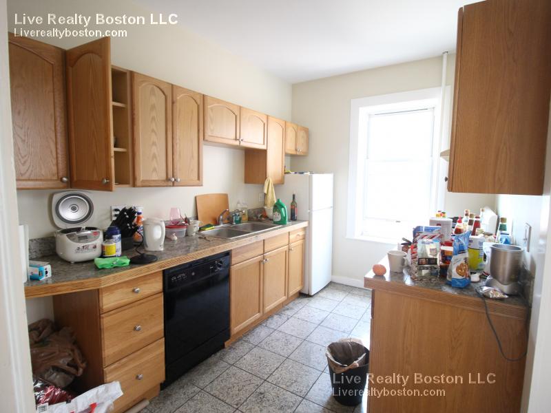 8 Farrington Ave, Allston