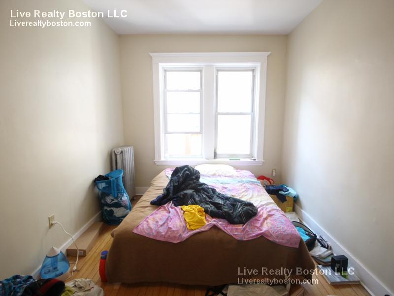 8 Farrington Ave, Allston