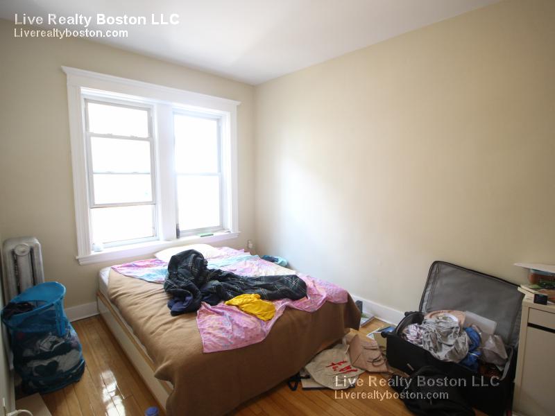 8 Farrington Ave, Allston