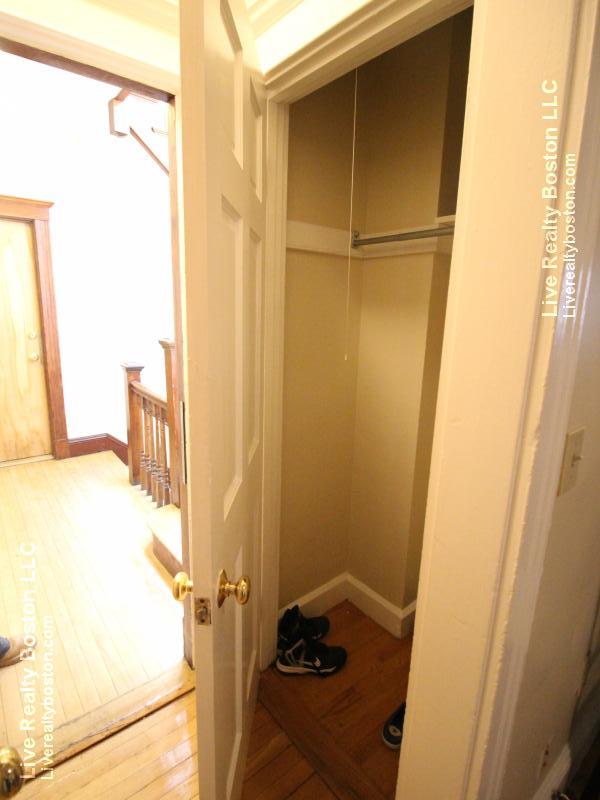 8 Farrington Ave, Allston