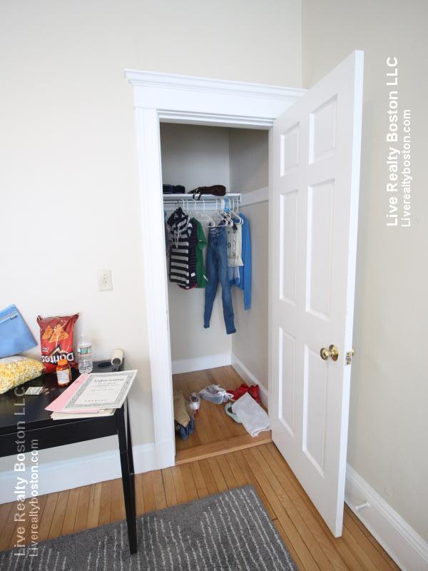 8 Farrington Ave, Allston