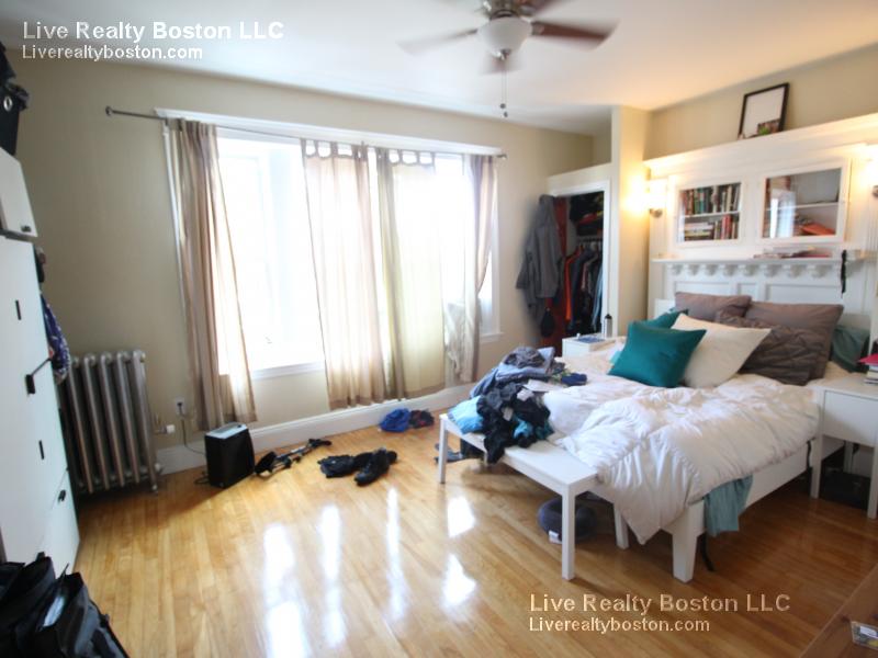 8 Farrington Ave, Allston