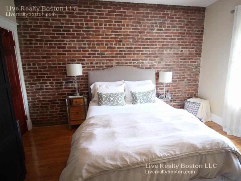 8 Farrington Ave, Allston