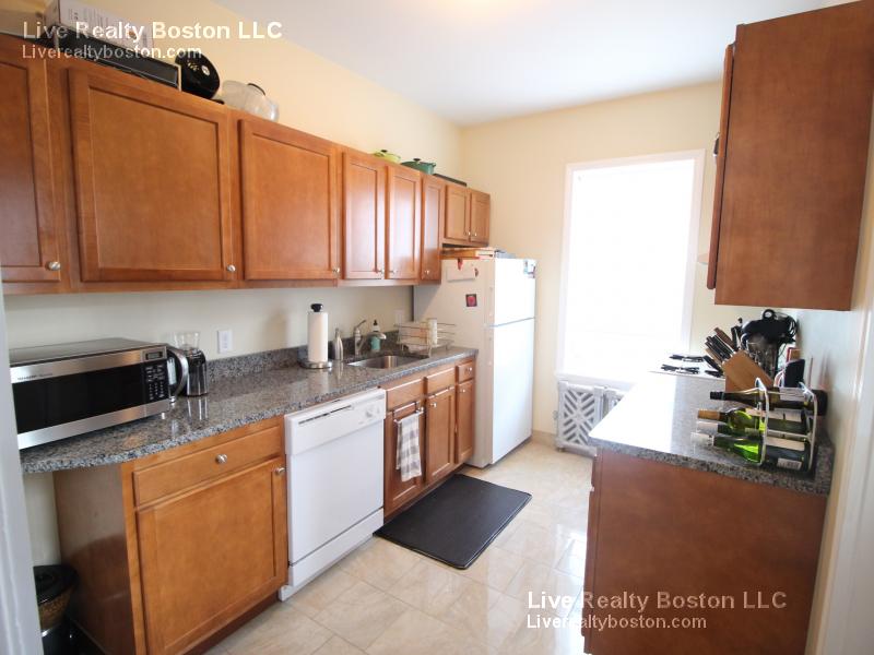 8 Farrington Ave, Allston