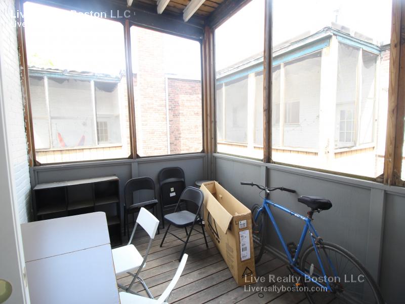 8 Farrington Ave, Allston