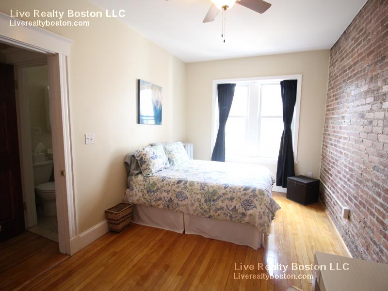 8 Farrington Ave, Allston