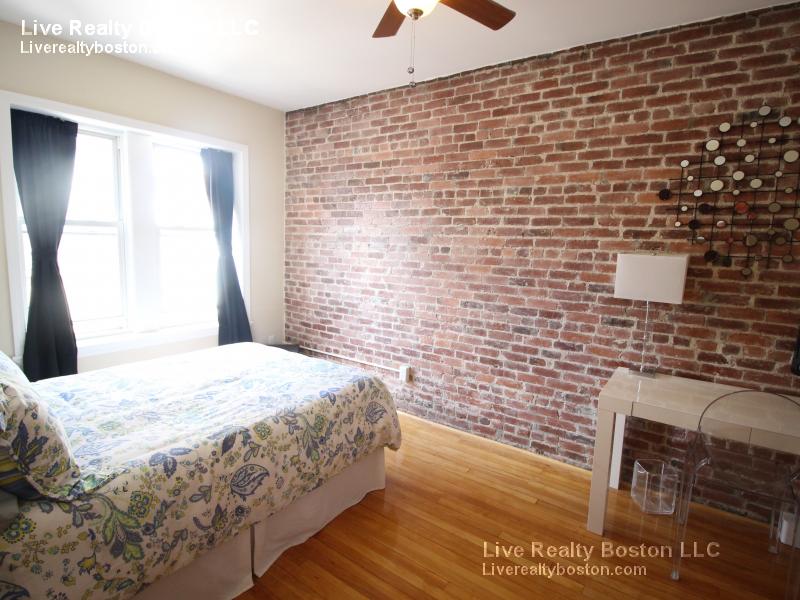 8 Farrington Ave, Allston