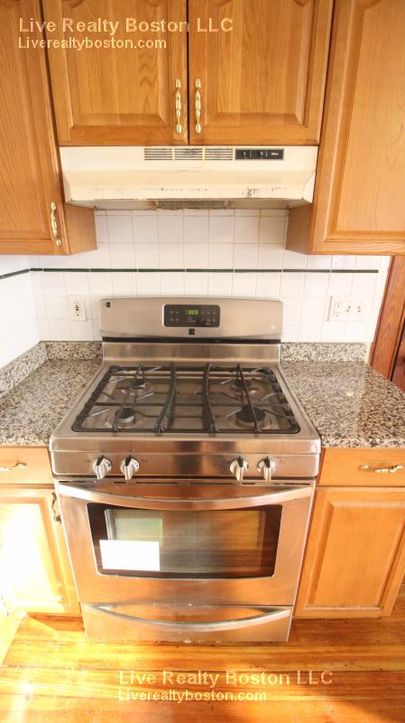 14 Gardner St, Allston